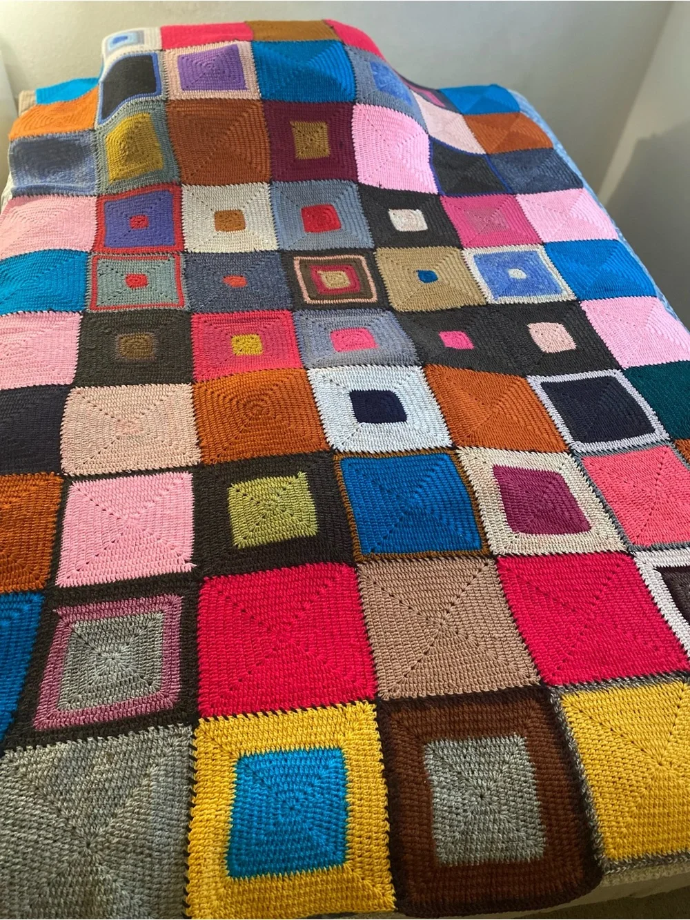 Handmade Pattern Knitted Quilt Good Quality For Full Size to keep throw on Couch